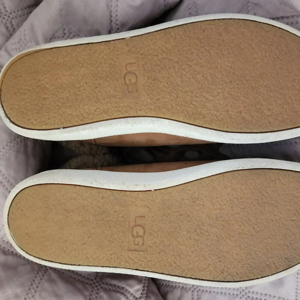 UGGS - Picture 2 of 2